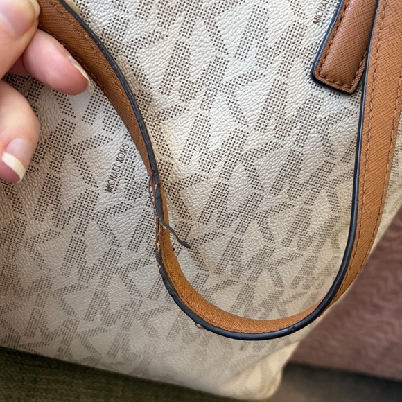 🎉HP🎉 Michael Kors SET White and Brown Logo Tote Bag and Wallet Set - Picture 8 of 16